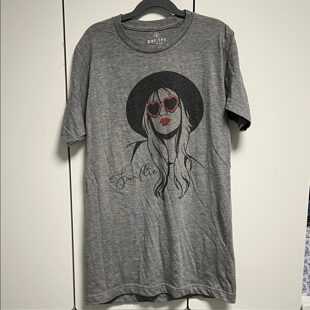 Taylor Swift Gray Graphic Tee with Heart Sunglasses -  Size Adult Small